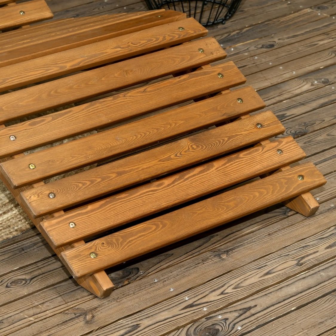 Ergonomischer Liegestuhl aus massivem Lärchenholz – S-förmiges Design für optimalen Komfort