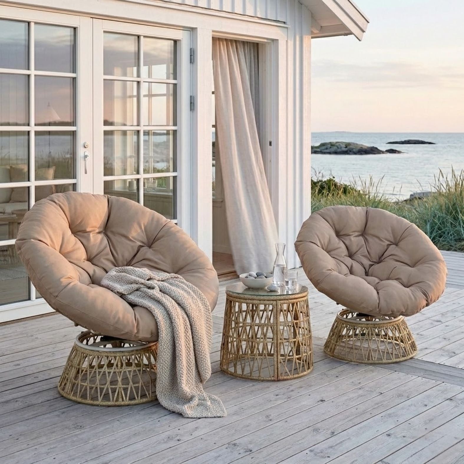 Rattan-Loungeset mit 2 drehbaren Sesseln, Tisch und dicken Polstern – 360°-Funktion