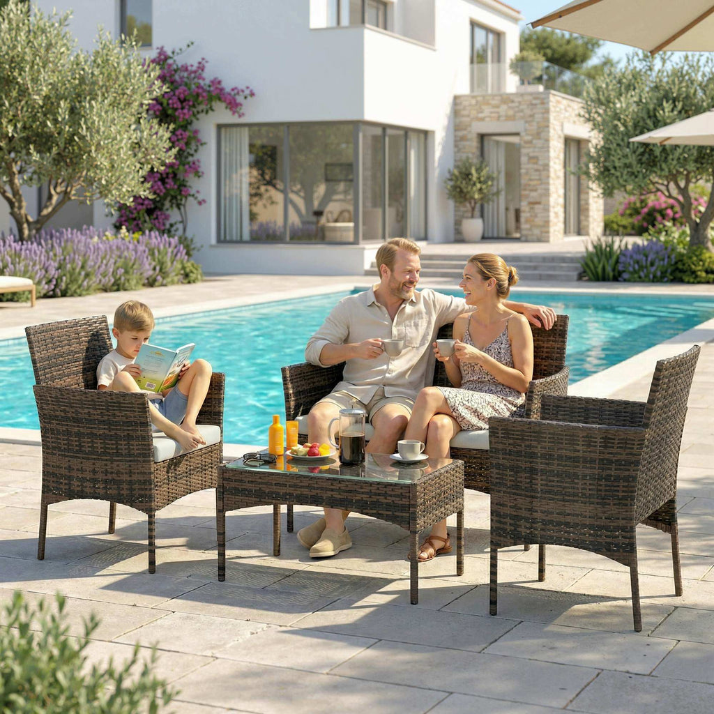 Komplette Loungegruppe aus Polyrattan für 4 Personen – Sofa, Sessel & Couchtisch mit Glas – Braun/Beige