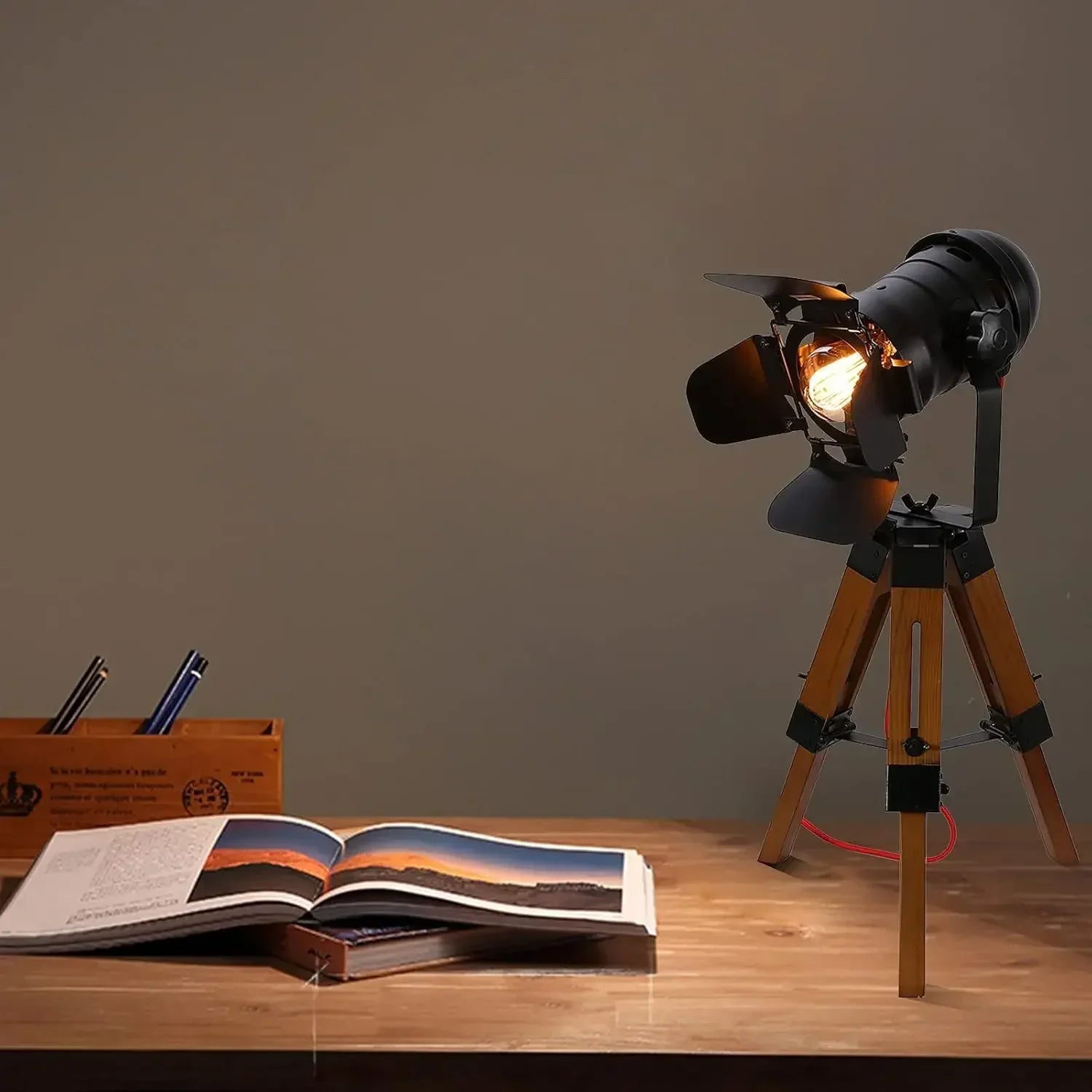 Retro Treibein Tischlampe Cinema – Industrielles Design