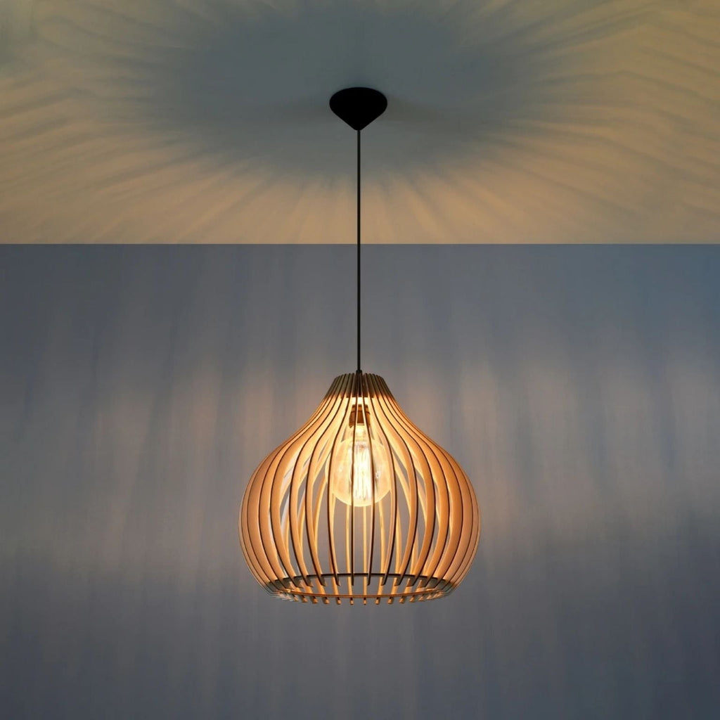 Elegante Deckenlampe aus Naturholz – Skulpturales Tropfenförmiges Design