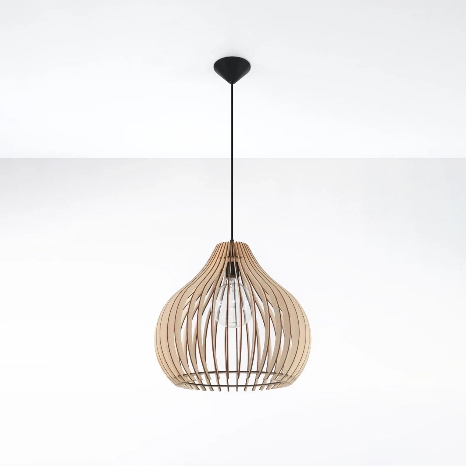 Elegante Deckenlampe aus Naturholz – Skulpturales Tropfenförmiges Design